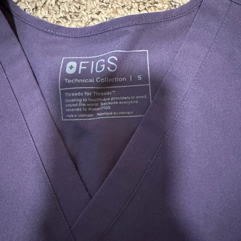 Figs Purple Jam Catarina one pocket top size small - Picture 3 of 3